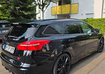 Ford Focus ST Leder-Sport-Paket 19" Felgen TOP!!!