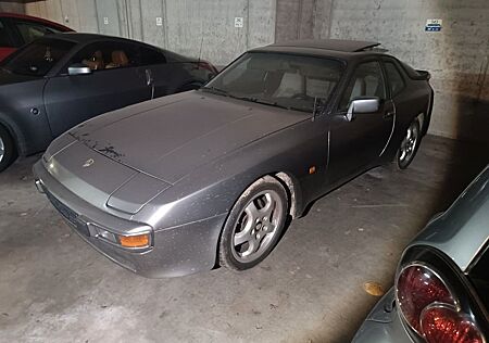 Porsche 944