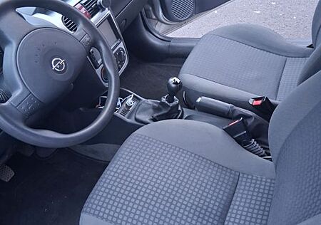 Opel Corsa 1.2 -