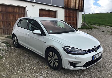 VW Golf Volkswagen e Top Zusand / Erstbesitzer / Wärmepumpe
