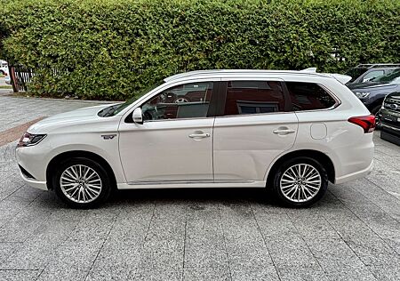 Mitsubishi Plug in Hybrid Outlander Outlander PHEV 4WD Diamant *Leder*Navi*Kamera*