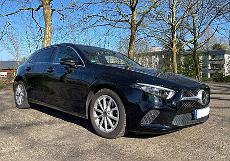 Mercedes-Benz A 220 4MATIC DCT - sehr gut ausgestattet