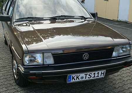 VW Passat Volkswagen GL 32b Oldtimer Fließheck