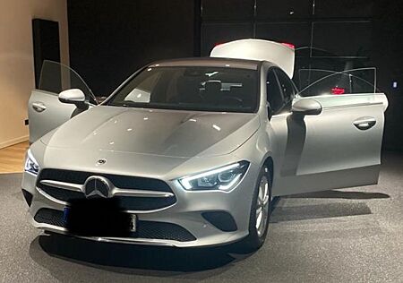 Mercedes-Benz CLA 180 -