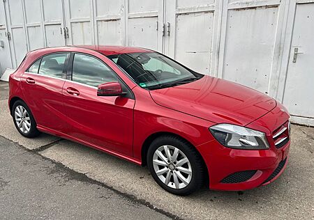 Mercedes-Benz A 180 BlueEFFICIENCY - rot