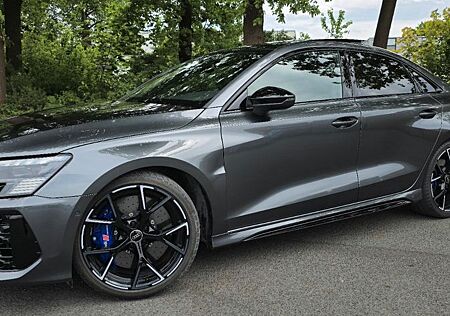 Audi RS3 VOLL/KERAMIC/VMAX290/B&O/PANO/8FACH/MATRIX