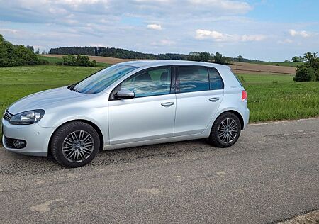 VW Golf Volkswagen 1.4 TSI 90 kW Team 8 fach bereift