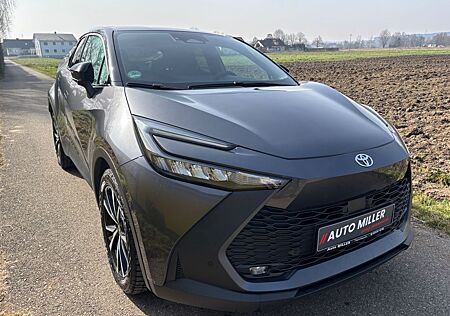 Toyota C-HR 2.0-l-VVT-i HEV Team Deutschland