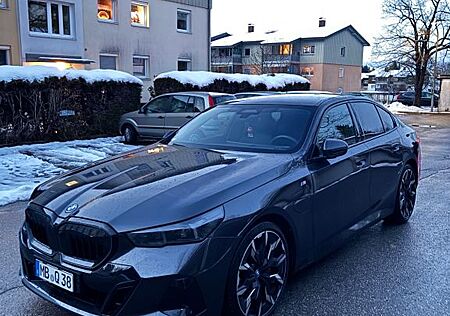BMW 550e xDrive - M-Sport Pro|Pano|Carbon|21 Zoll