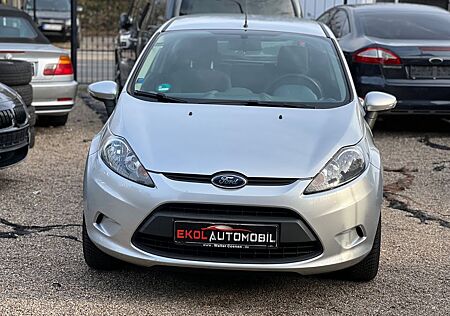 Ford Fiesta Trend (2) Hand mit Klima