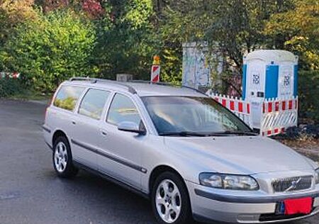 Volvo V70 2.4 -