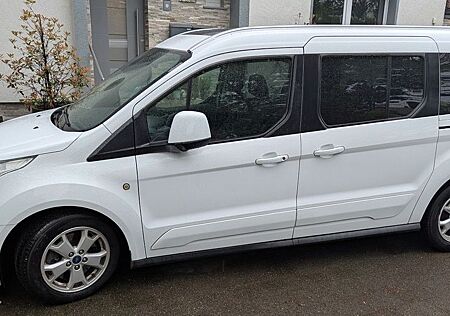 Ford Grand Tourneo 1.5 TDCi 88kW PowerShift Titan...