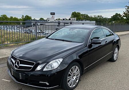 Mercedes-Benz E 350 Coupé CGI BlueEFFICIENCY AVANTG....