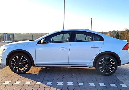 Volvo V90 Cross Country S 60 CC D3 Summum/TOP!!!/AHK, INSP.+BR.+TÜV NEU