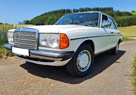 Mercedes-Benz E 200 W123