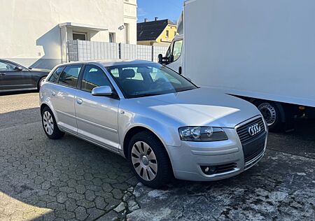 Audi A3 1.6 Attraction Sportback*AUTOMATIK*TÜV*KLIMA*