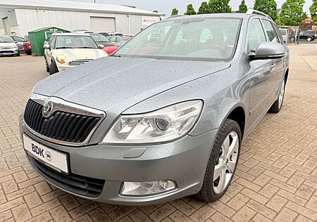 Skoda Octavia Combi Elegance 4x4/Navi/Xenon/Teilleder