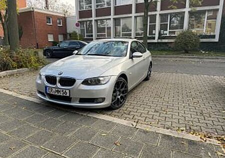 BMW 320i -