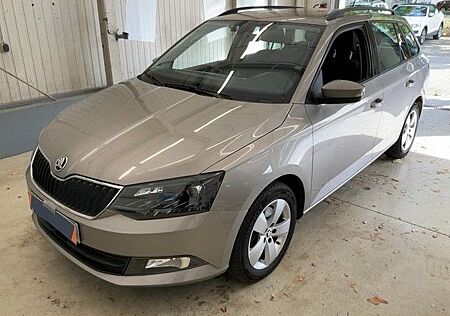 Skoda Fabia Combi 1.2 TSI DSG 110 PS *STYLE*AHK SITZHZ