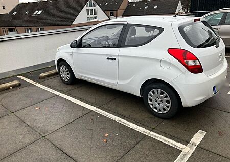 Hyundai i20 49.000 km checkheft gepflegt ...