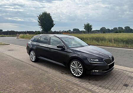 Skoda Superb 2.0 TDI SCR DSG Premium Edition Combi...