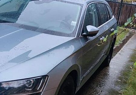 Skoda Superb 2.0 TDI SCR Style Combi Style