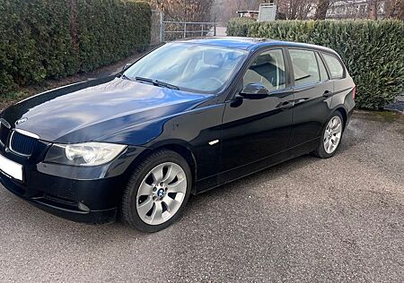 BMW 320i Touring|KLIMA|SHZ|PDC|ALU|6.GANG/TÜV:10/25