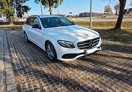 Mercedes-Benz E 220 d T Autom. -