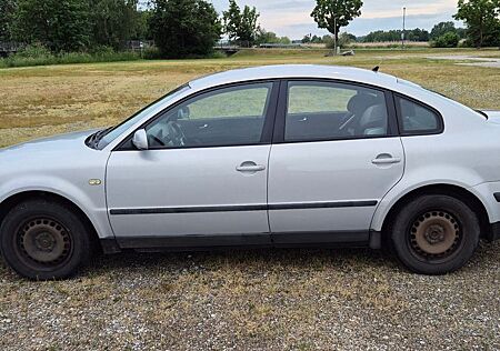 VW Passat Volkswagen 1.8 Basis