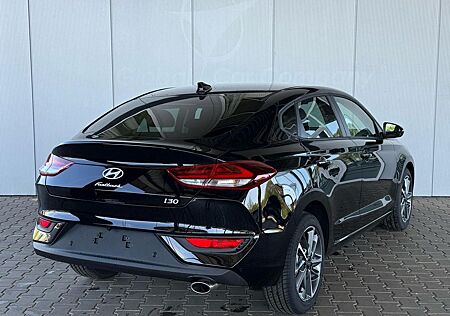 Hyundai i30 1.5T MHEV -DCT Fastback Navi LED Kam PDCv+h
