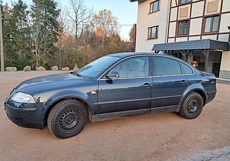 VW Passat Volkswagen 1.9TDI, scheckheft, Garage, TÜV 11-25