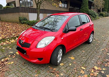 Toyota Yaris 1,3-l-VVT-i Sol Sol Sehr gepflegt