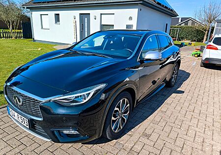 Infiniti Q30 2.2d DCT AWD City Black