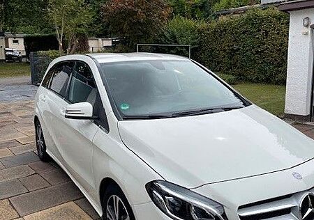 Mercedes-Benz B 180 -
