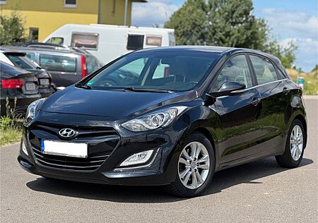 Hyundai i30 1.6CRDi 128PS Style Automatik SHZ 1.Hand LED