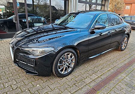 Alfa Romeo Giulia Super PANO LEDER NAVI VOLL SHEFT TOP GEPF