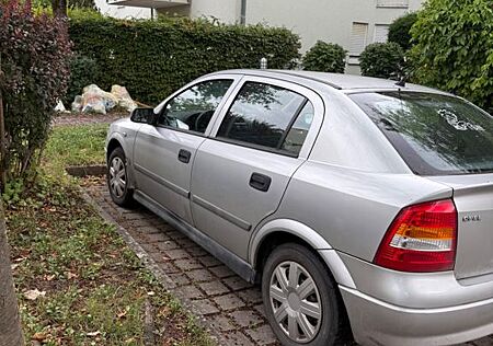 Opel Astra 1.6 -
