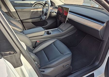 Tesla Model Y Long Range Dual AWD