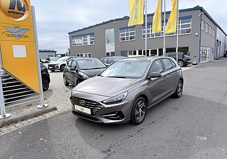 Hyundai i30 gebraucht kaufen Hyundai i30 Intro Edition LED/NAVI/RFK