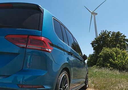VW Touran Volkswagen R-Line DSG Highline AHK SHZ Pano 7 Sitze