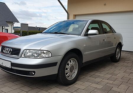 Audi A4 Limousine TÜV NEU 100PS
