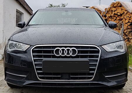 Audi A3 1.6 TDI S tronic Attraction Attraction