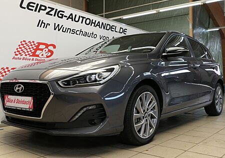 Hyundai i30 Passion + *LED*NAV*KAM*PDC*SHZ*GRA*APP*