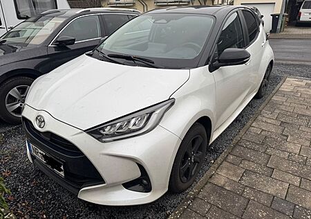 Toyota Yaris Black & White | Hybrid | 11/2024 | WR Alu