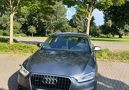 Audi Q3 2.0 S tronic quattro