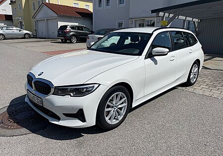 BMW 320d xDrive Touring Advantage Automatic HiFi LED