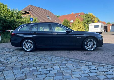 BMW 525d xDrive Touring A Luxury Line Luxury Line