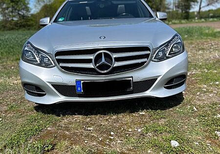 Mercedes-Benz E 220 BlueTEC BE T Edition AVANTG. Auto. Edi...