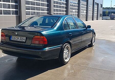 BMW 523i