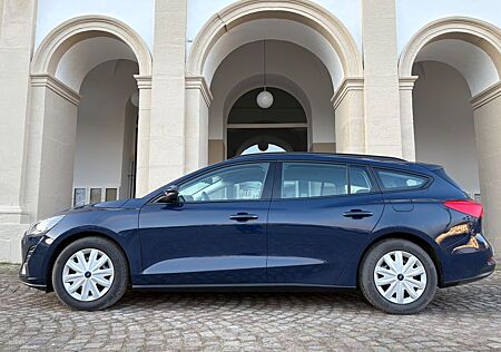 Ford Focus 1,0 EcoBoost 74kW Cool & Connect Turni...